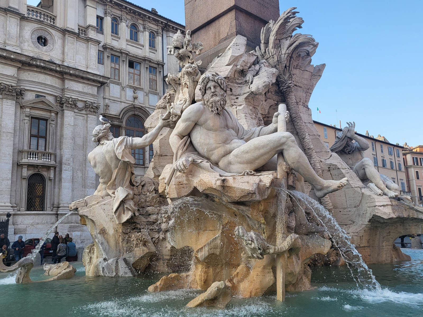 Fuente de los Cuatro Ríos, obra maestra escultórica del período barroco
