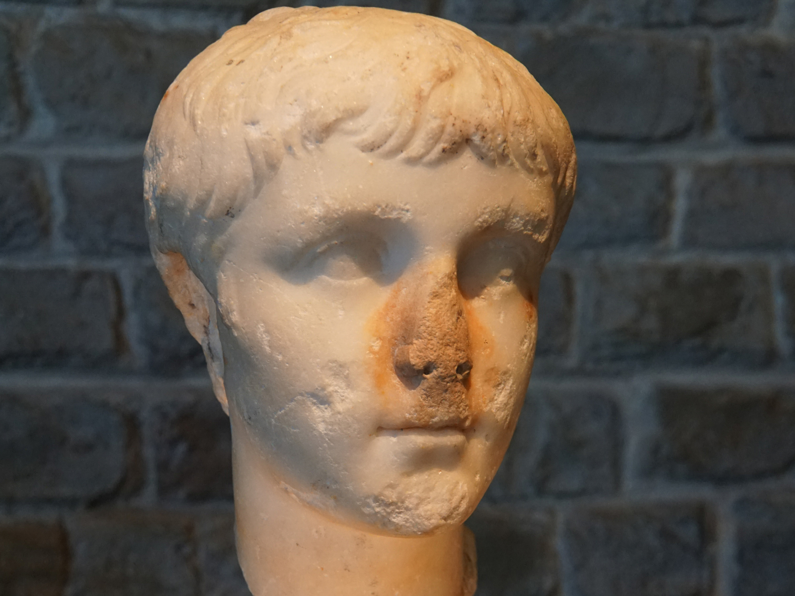 Busto del emperador Calígula