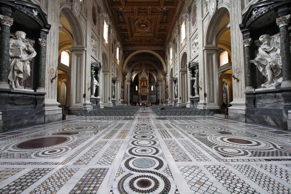 Descubriendo la iglesia de San Juan de Letrán en Roma