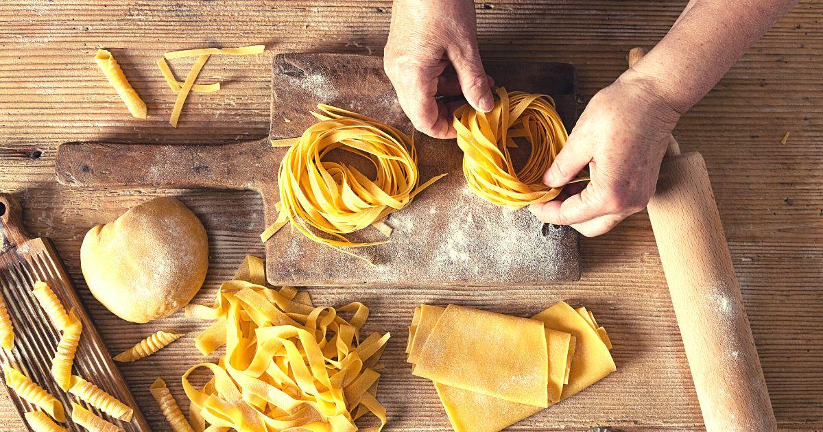 Make pasta in Rome with a local
