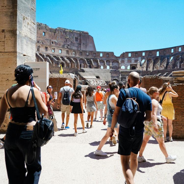 Small group Colosseum tour