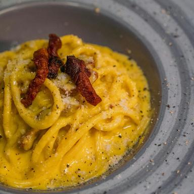 Authentic Roman carbonara pasta made with guanciale, eggs and pecorino romano