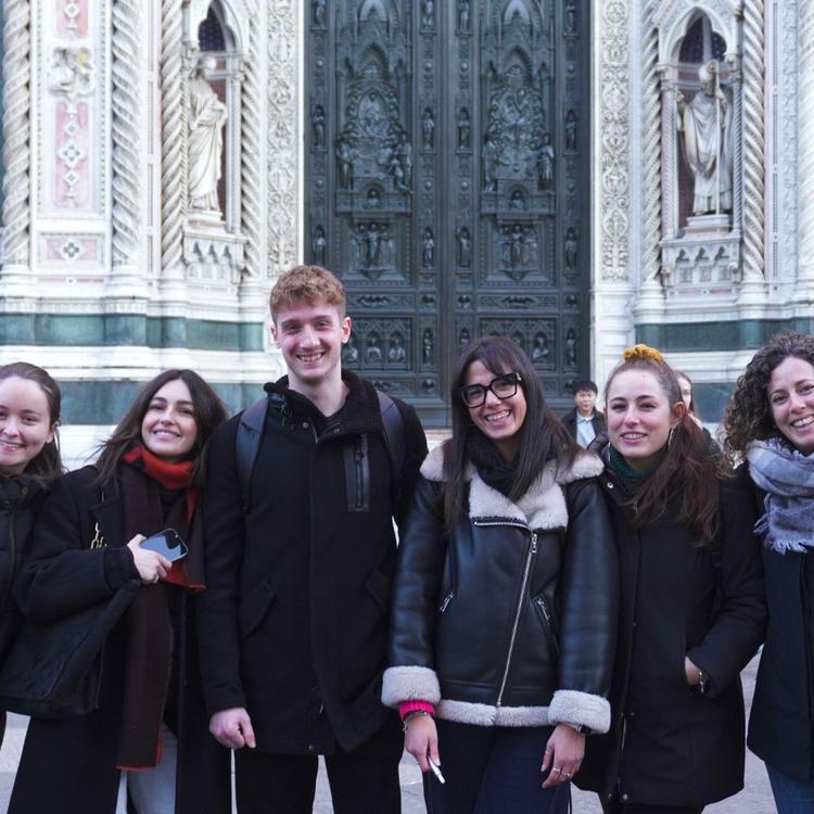 Tourist in Florence with our orientation tour