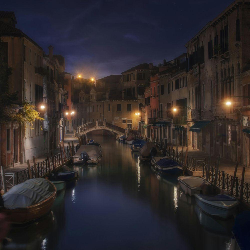 Venice at night with Walks Inside Rome