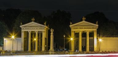 Borghese_Villas_Shakespeare_on_stage_in_Rome-tSa-825X400-1