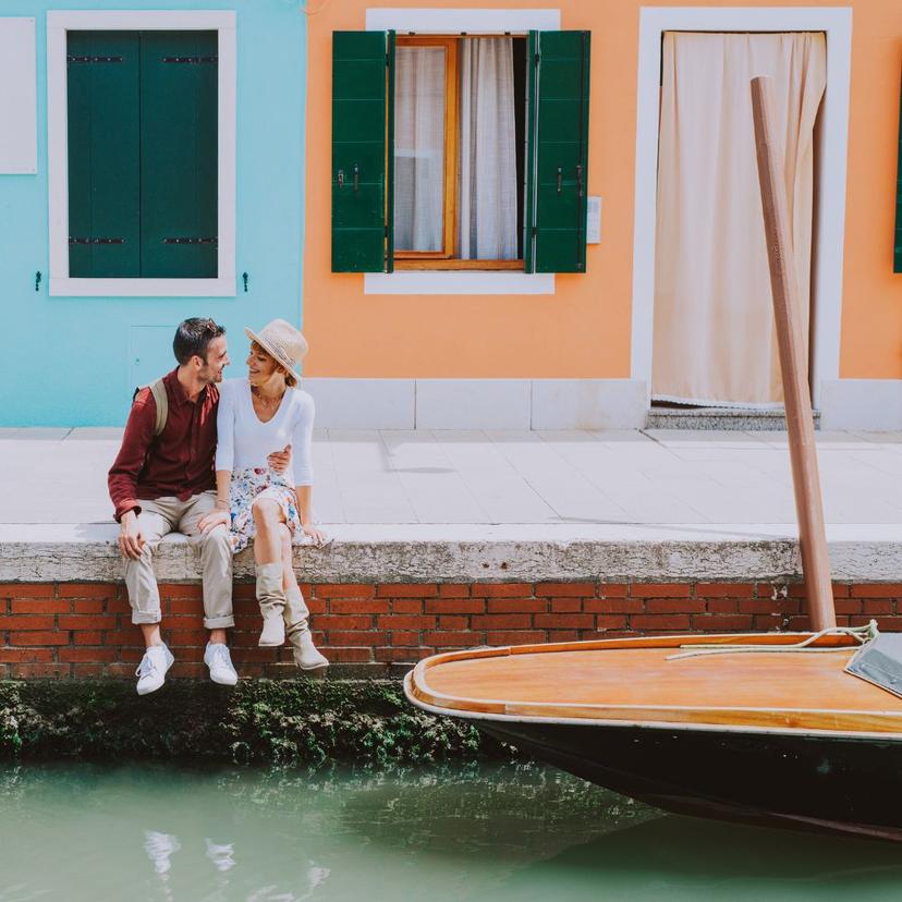 couple-in-venice-for-gondola-ride-on-valentine-day Couple in Venice for Authentic gondola ride on valentine's day
