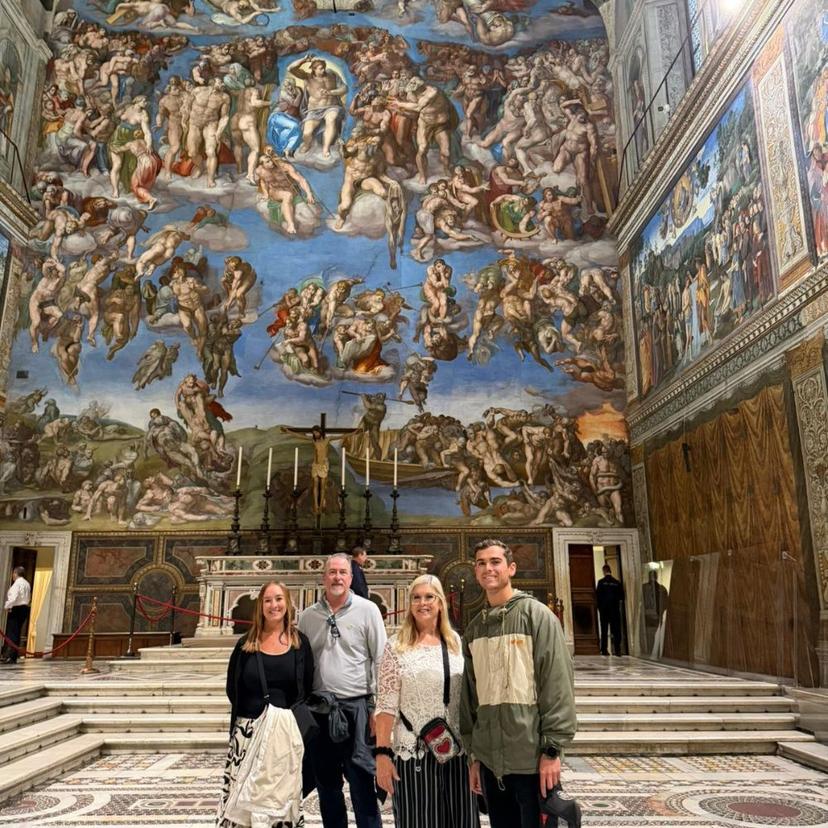family-alone-in-the-sistine-chapel-in-a-walks-inside-rome-tour Family alone in the Sistin Chapel during a Walks Inside Rome Tour