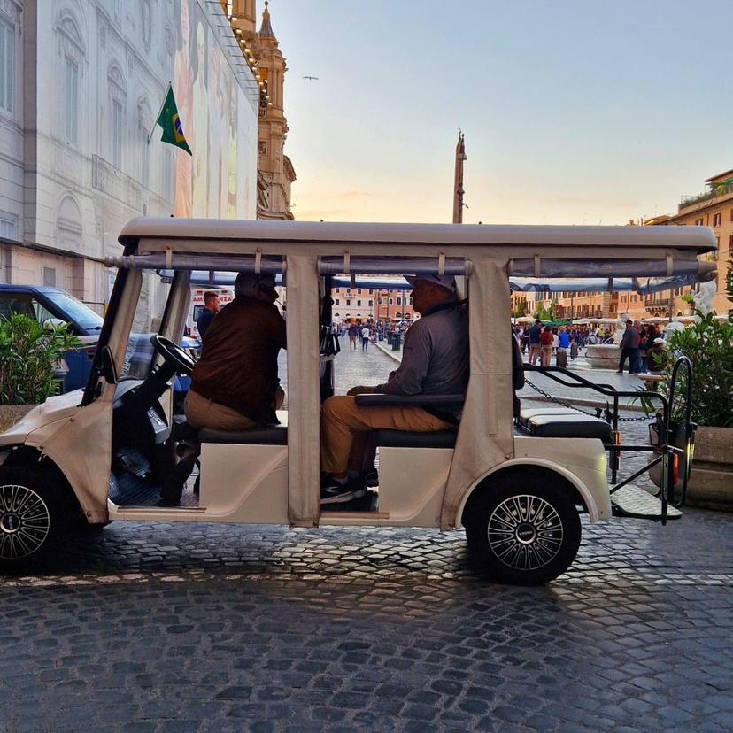 guests-and-driver-guide-during-golf-cart-food-tour Golf cart with authentic food experience
