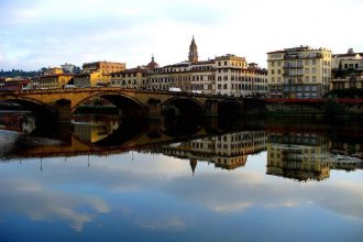 Florence Sunset Boat Tour on the Arno with Aperitivo | Small GroupFlorence Sunset Boat Tour on the Arno with Aperitivo | Small Group