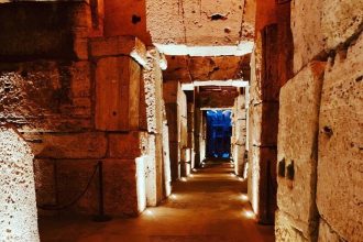 Tour sotterraneo VIP del Colosseo e Roma antica