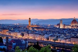 Florence Sunset Boat Tour on the Arno with Aperitivo | Small Group