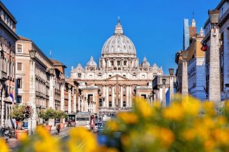 Triple the Roman Experience: Sistine Chapel, Colosseum & Italian Cooking Class