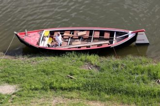 Florence Sunset Boat Tour on the Arno with Aperitivo | Small Group
