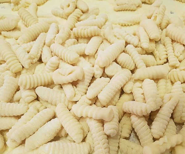 Master Parmigiana e Gnocchi fazendo com Farmers Market Shopping