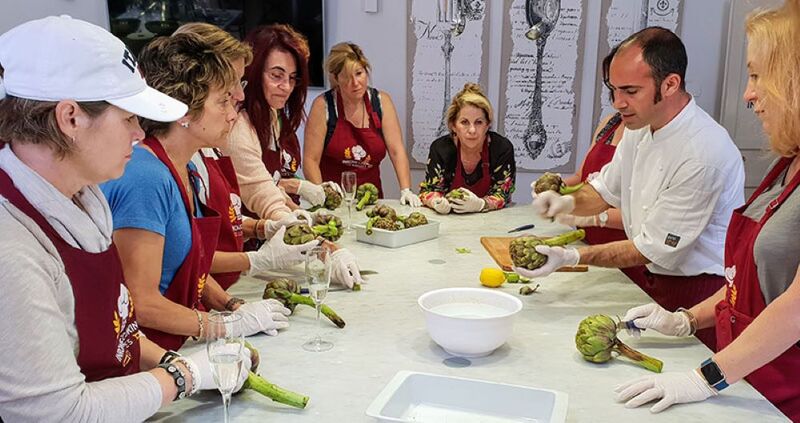 Compras en el mercado de agricultores con clase romana completa