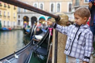 Pittura con maschere veneziane e degustazione di cioccolato | Privato