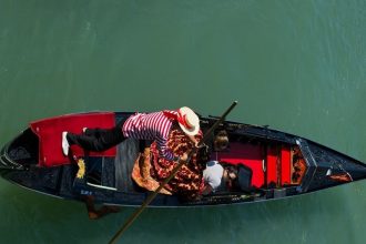 Pittura con maschere veneziane e degustazione di cioccolato | Privato