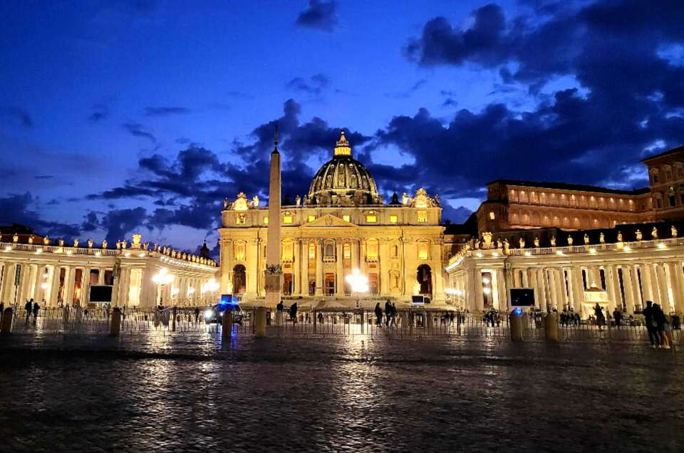 Saint Peter's Basilica at night.