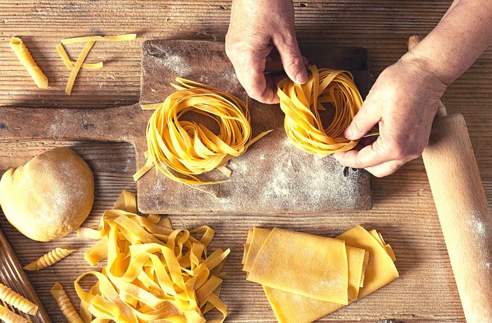Make pasta in Rome with a local
